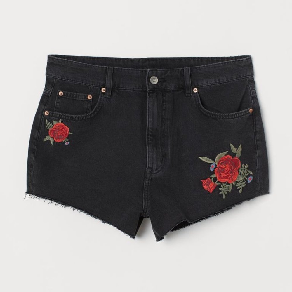 NWT H&M Women 6 Rose Embroidered High Rise Black Denim Shorts Cut Off Raw Hem